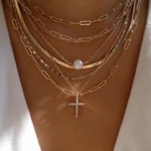 Layered necklace gold plated. Beautiful.